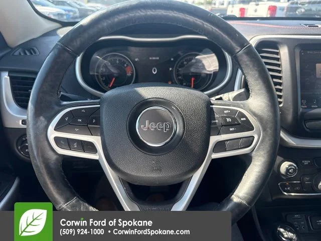Used 2017 White Jeep Trailhawk image 9