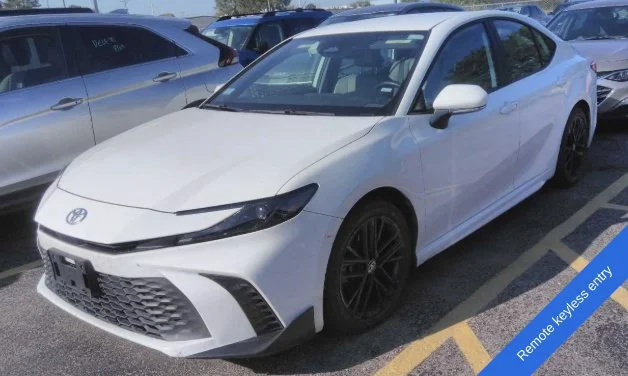 Used 2025 Ice Toyota SE image 5