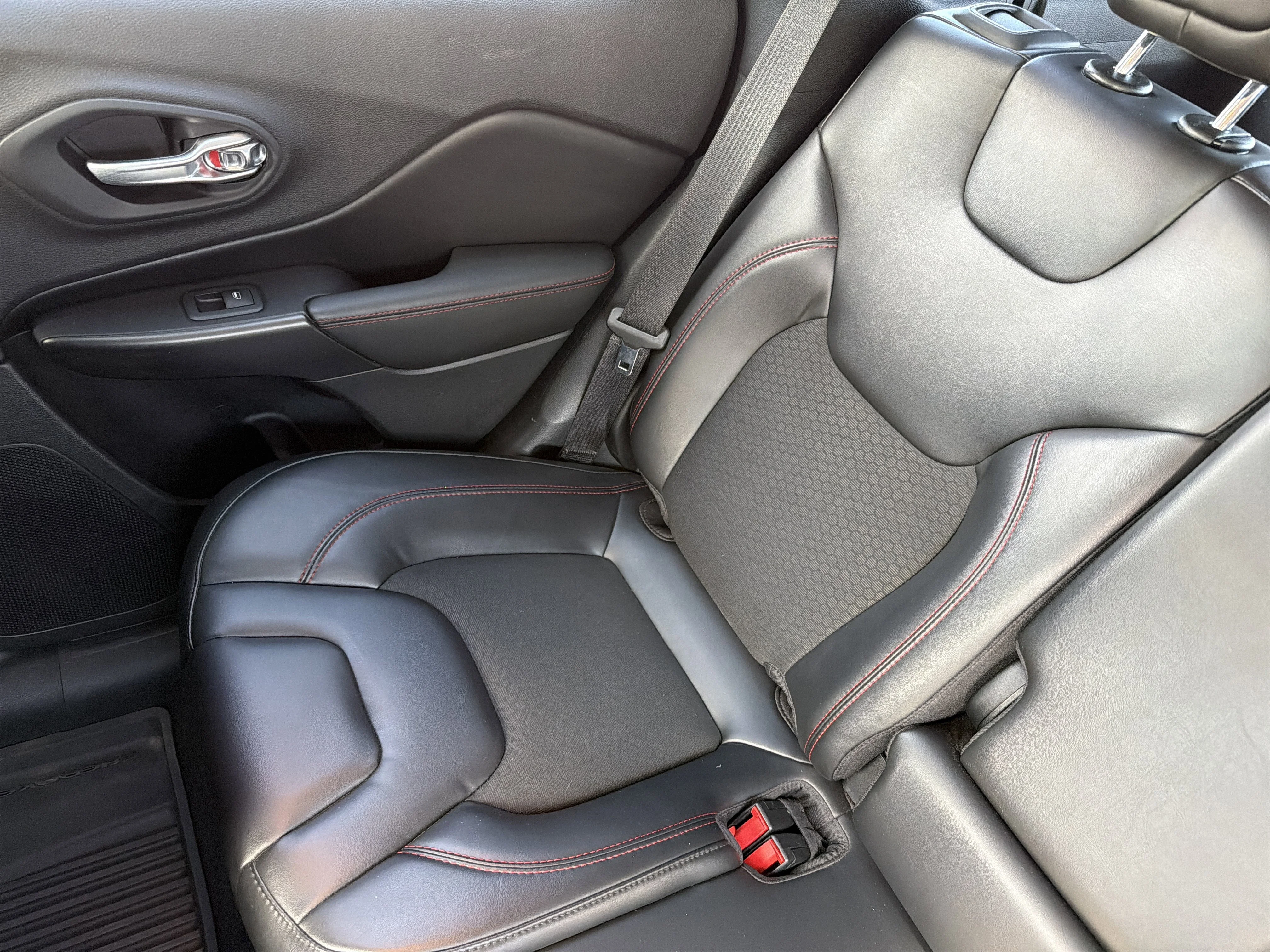 Used 2020 Light Brownstone Pearlcoat Jeep Trailhawk image 12