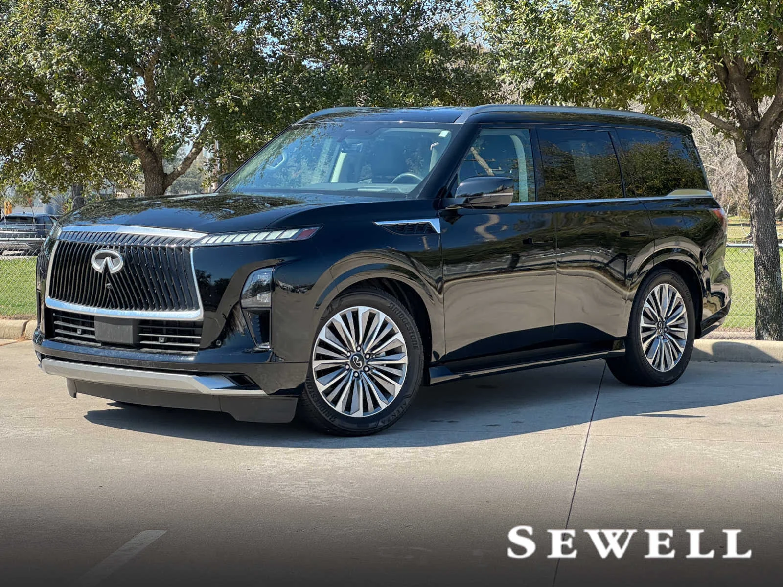 2025 INFINITI QX80 Luxe's photo