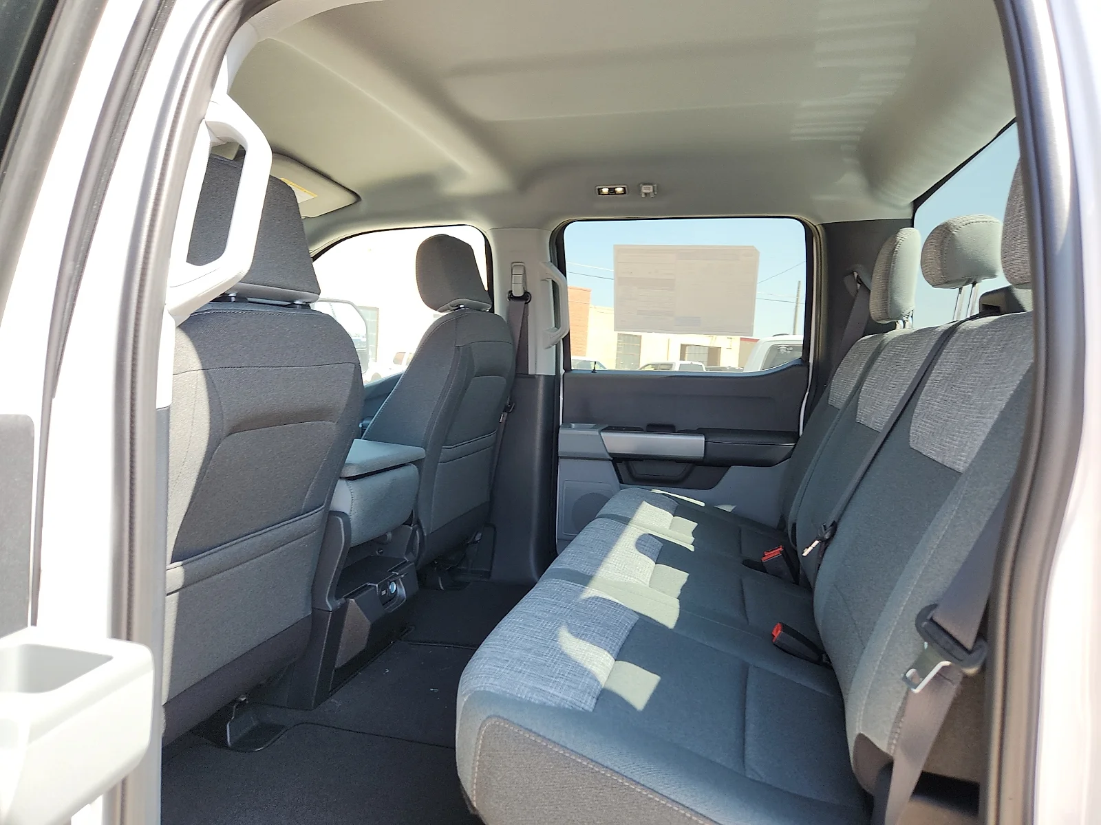 New 2027 Oxford White Ford XLT image 18