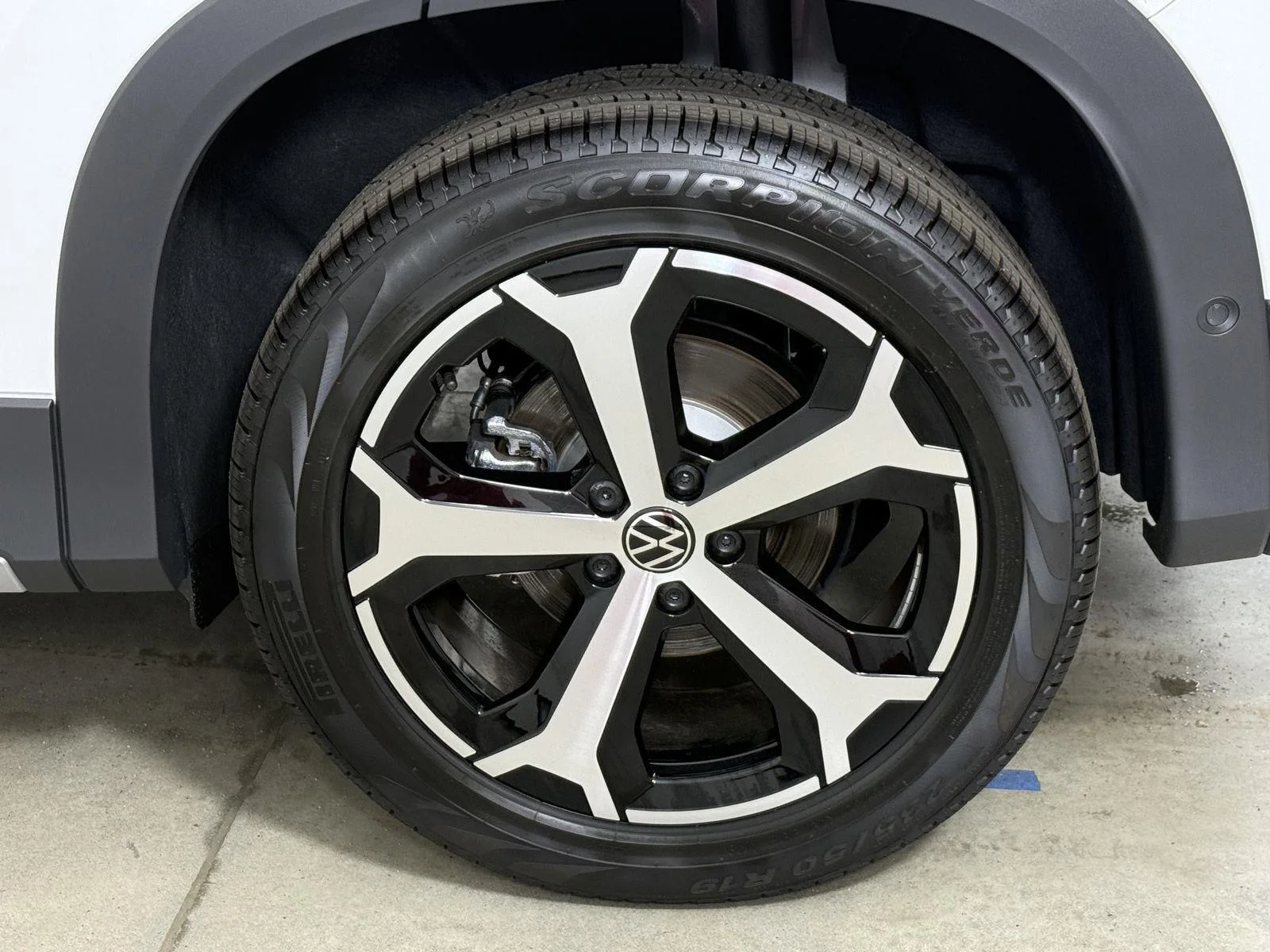 New 2026 Pure White Volkswagen SE image 22
