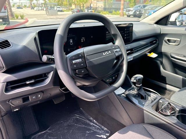 New 2026 Snow White Pearl Kia LXS image 9