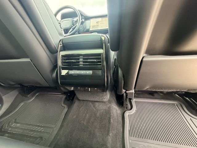Used 2023  Land Rover SE image 17