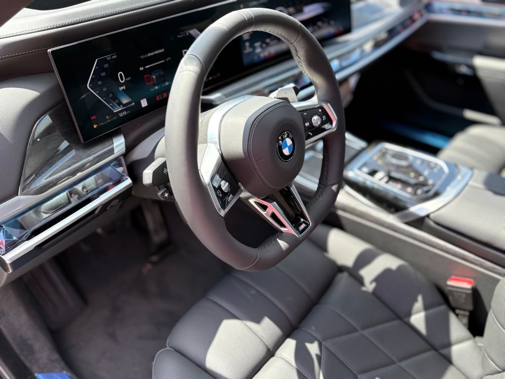 2025 BMW 7 Series 760i - Photo 15