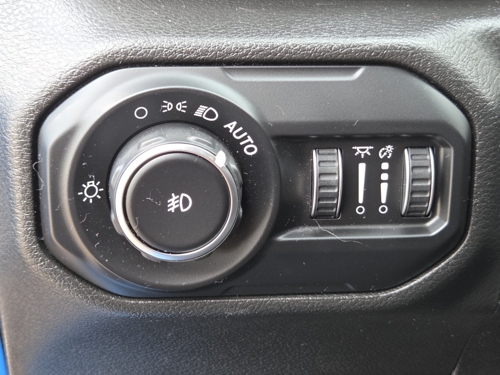 Used 2021 Blue Pearl Jeep Unlimited Sport S image 10