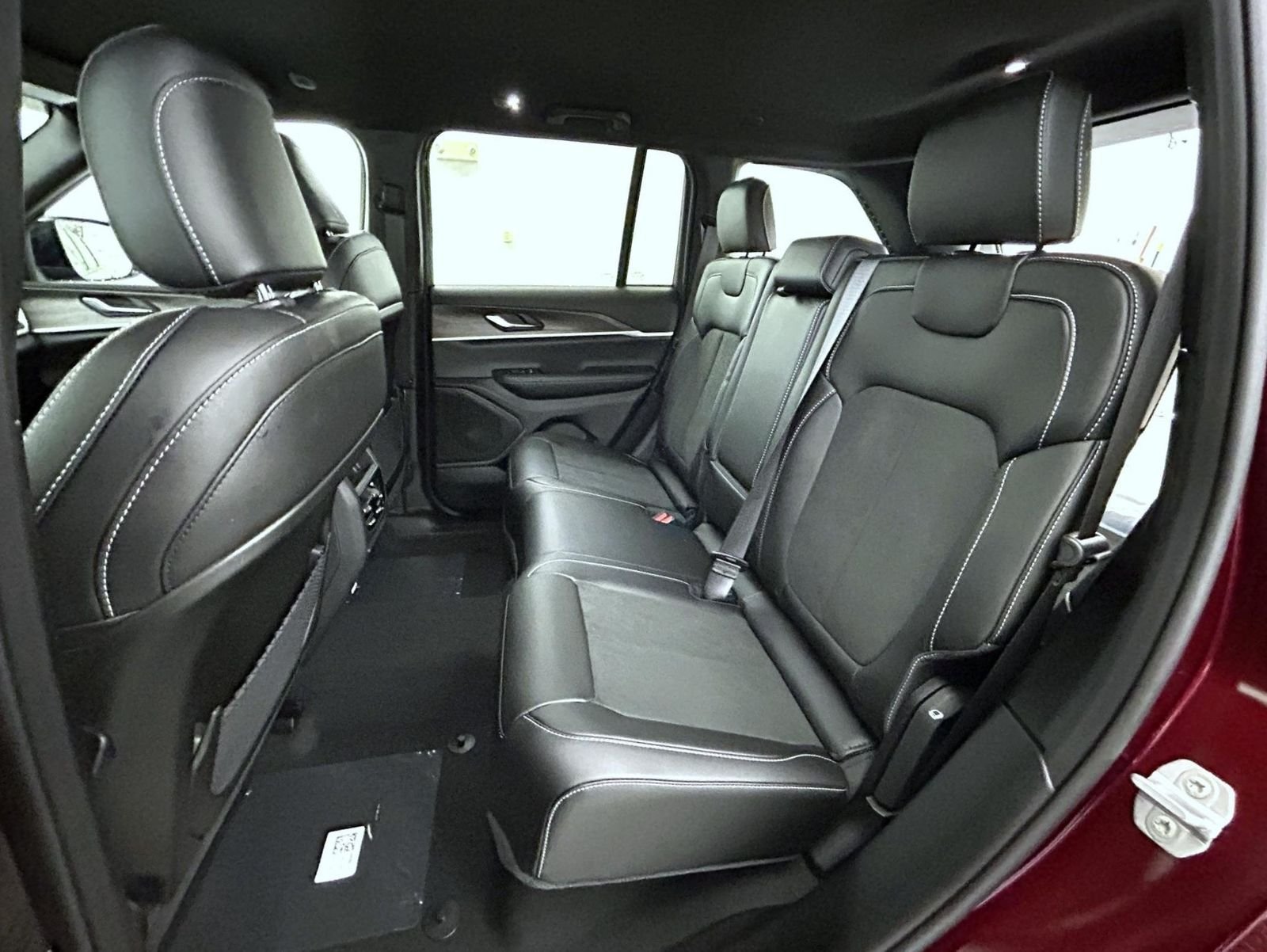 New 2026 Velvet Red Pearl-Coat Exterior Paint Jeep Altitude image 19