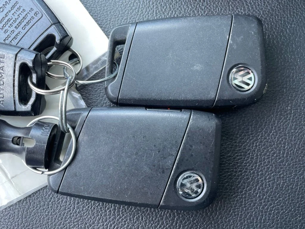 Used 2020 Gray Volkswagen  image 29