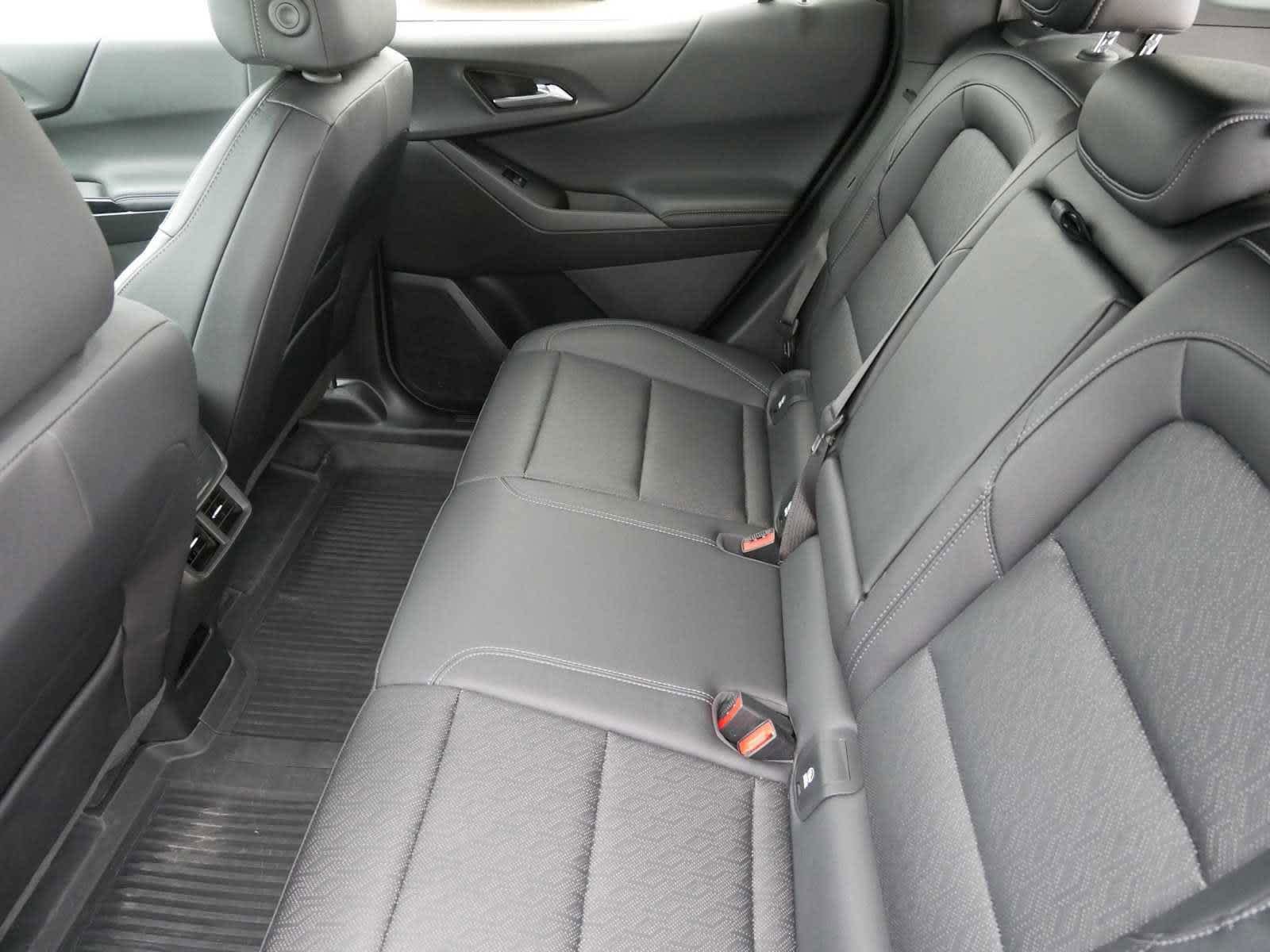 Used 2025 Summit White Chevrolet AWD LT image 8