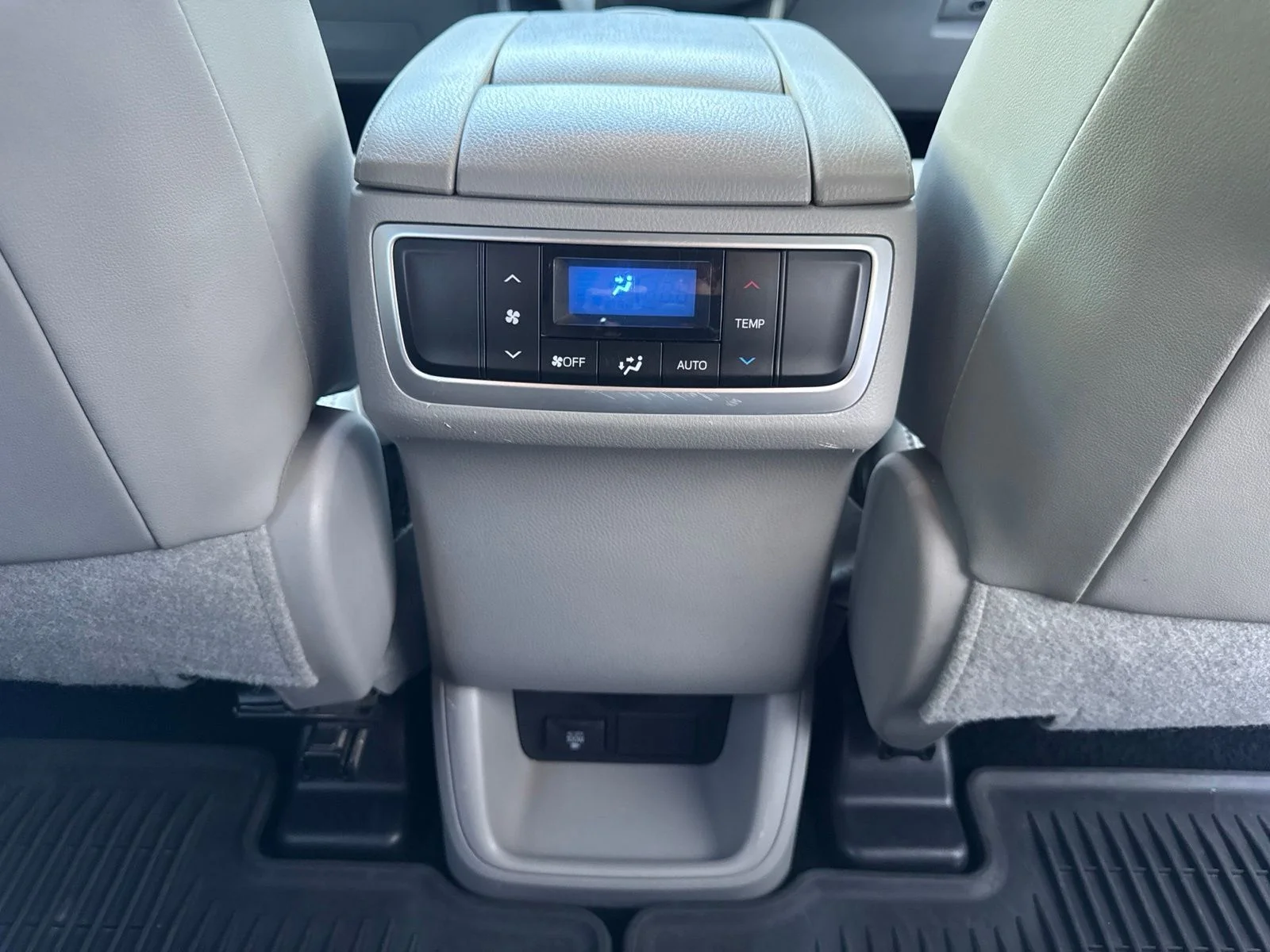 Used 2015 Blizzard Pearl Toyota Limited image 26