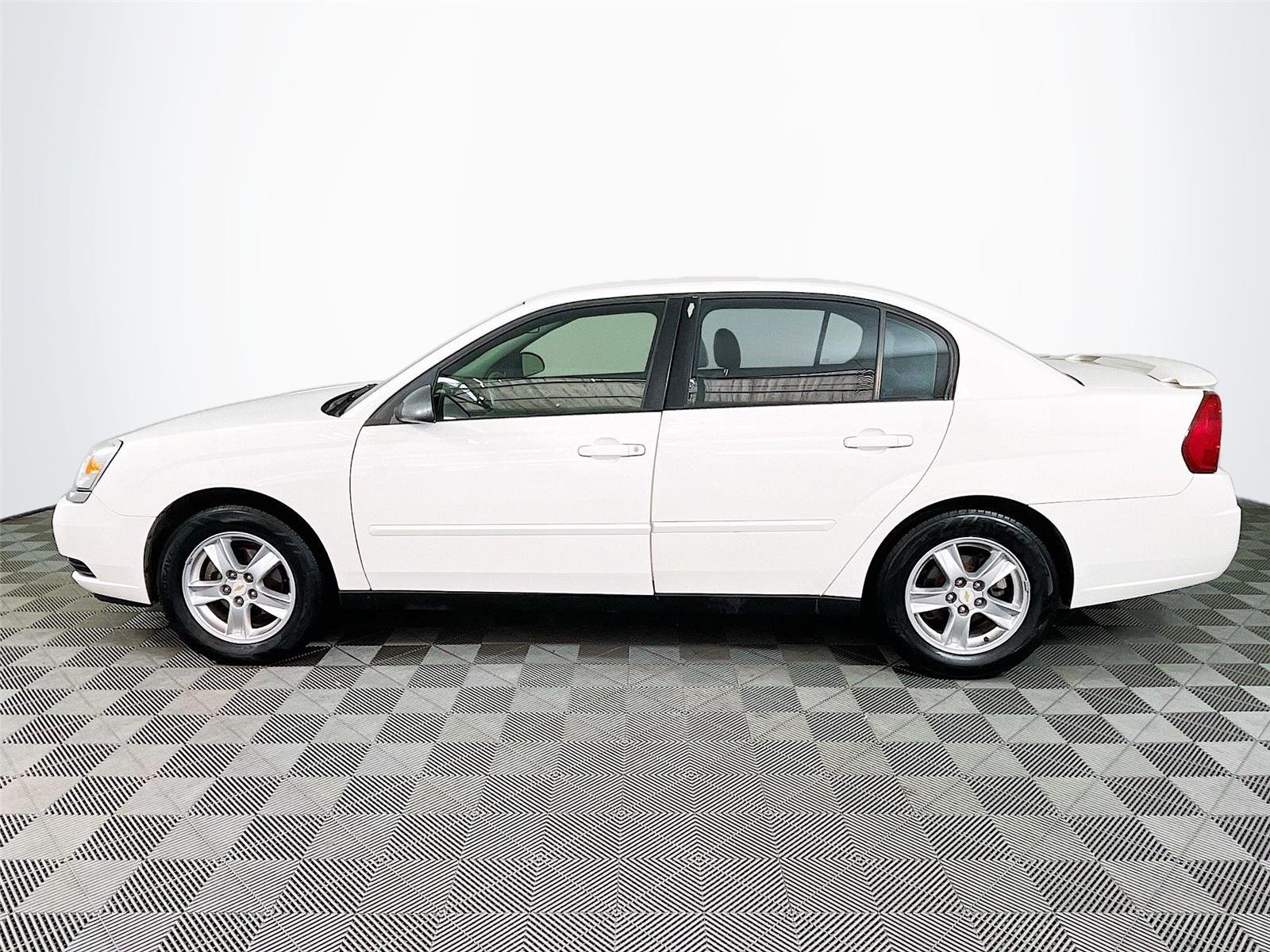 Used 2005 White Chevrolet LS image 4
