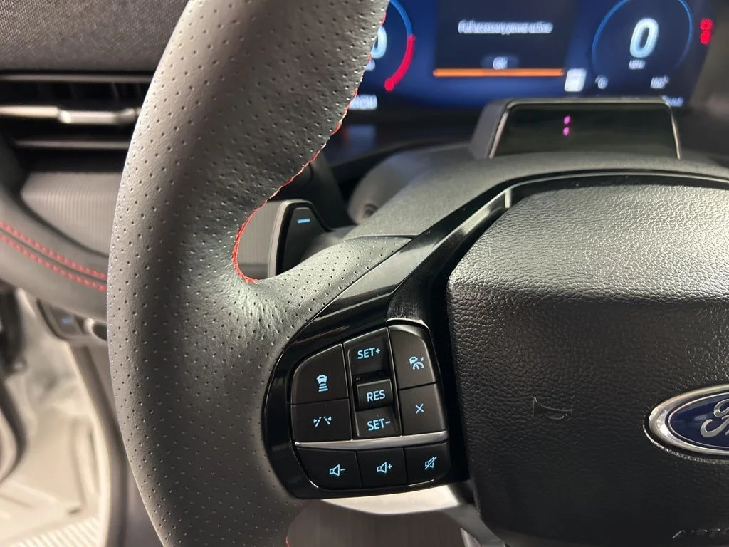 2025 Ford Explorer ST - Photo 17
