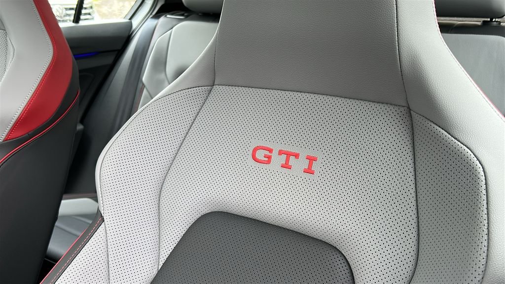 2025 Volkswagen Golf GTI SE - Photo 20
