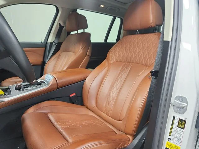 Used 2024 White BMW xDrive40i image 10