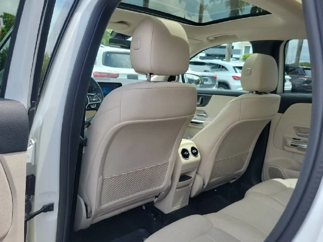Used 2022 White Mercedes-Benz GLA 250 image 13