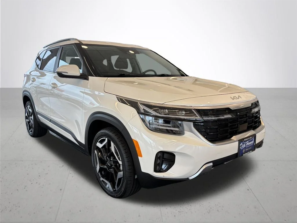 Used 2024 White Kia SX image 5