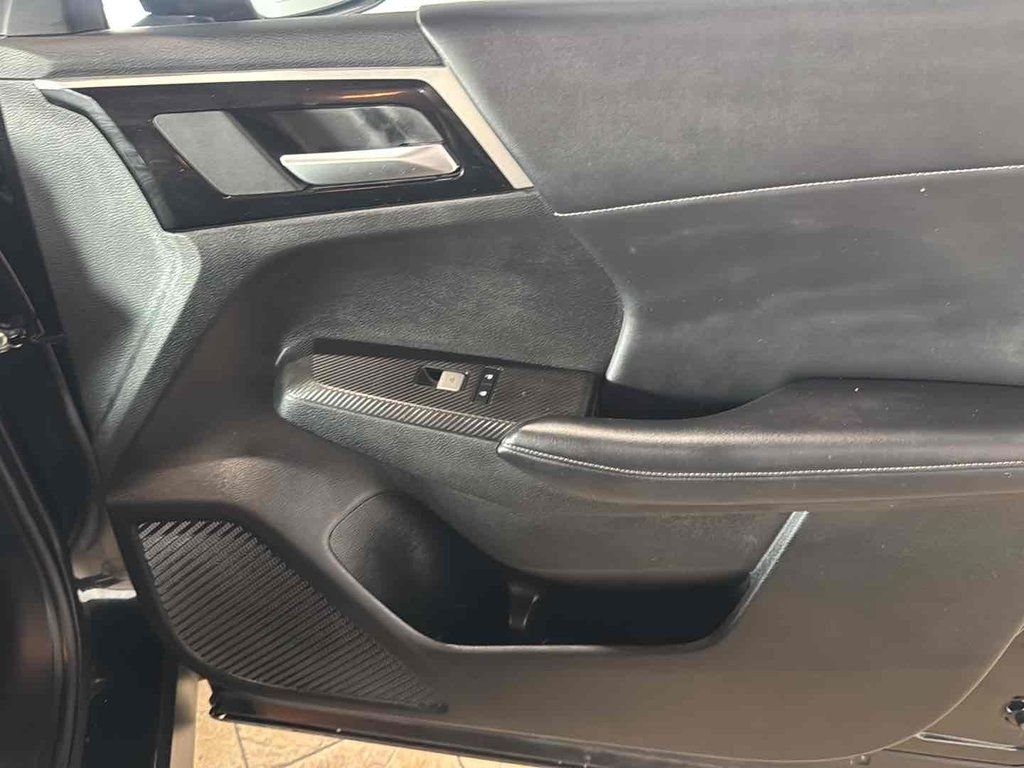 Used 2024 Black Mitsubishi SE Black Edition image 14