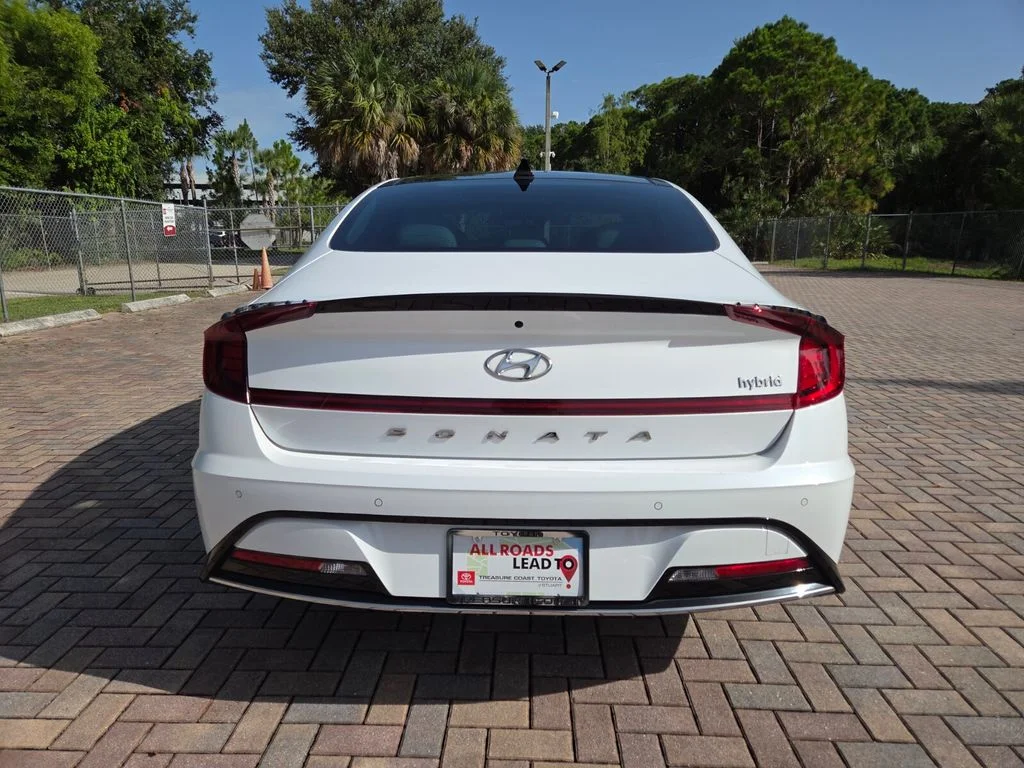 Used 2023 White Hyundai Limited image 10