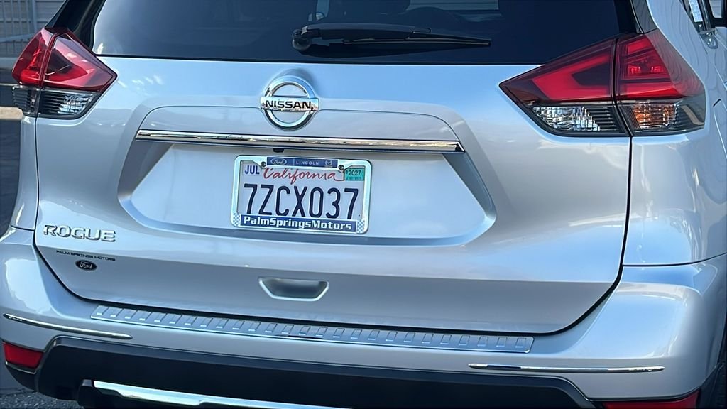 Used 2017 Silver Nissan S image 6