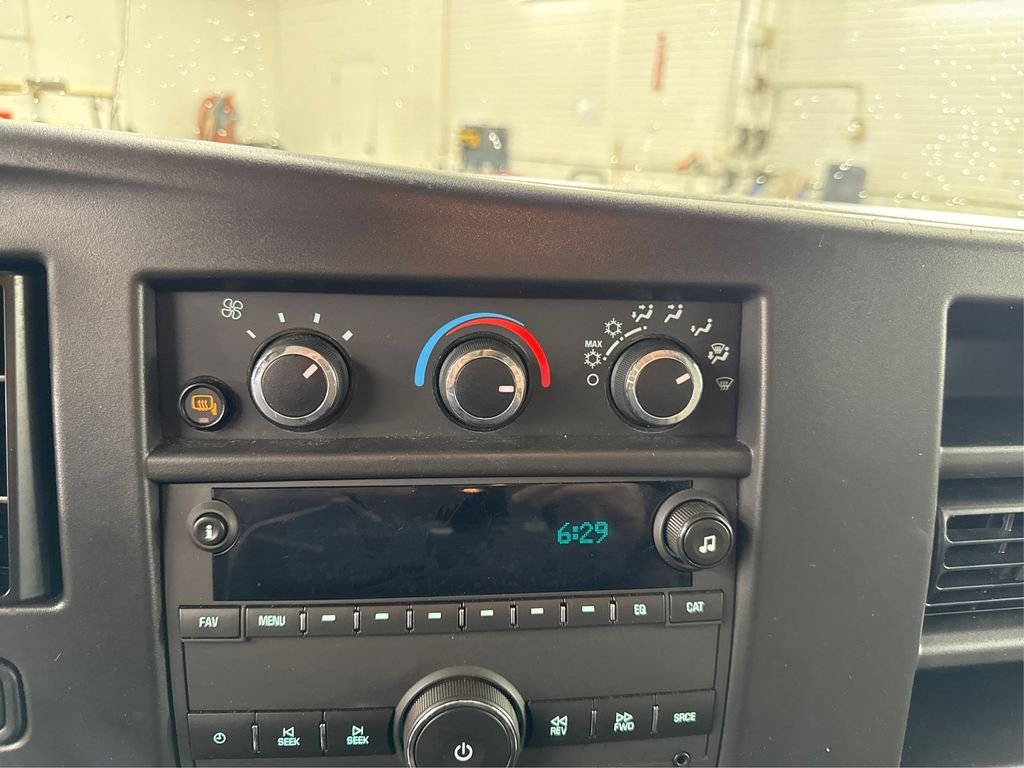Used 2025 White GMC LT image 28