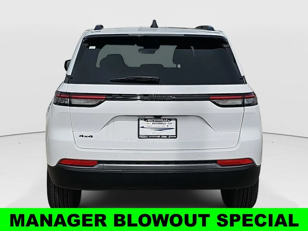 New 2026 Bright White Clear-Coat Exterior Paint Jeep Altitude image 4
