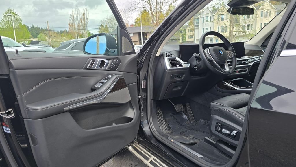 Used 2024 Black Sapphire Metallic BMW xDrive40i image 19