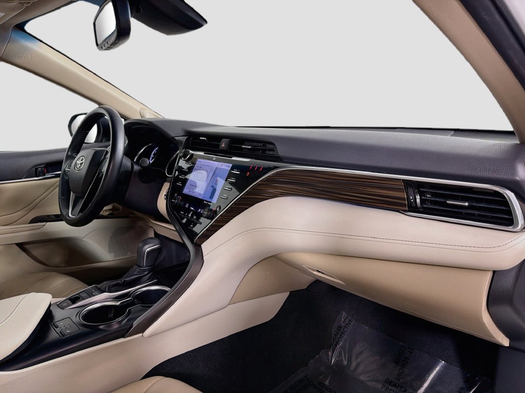 Used 2018 Beige Toyota XLE image 30