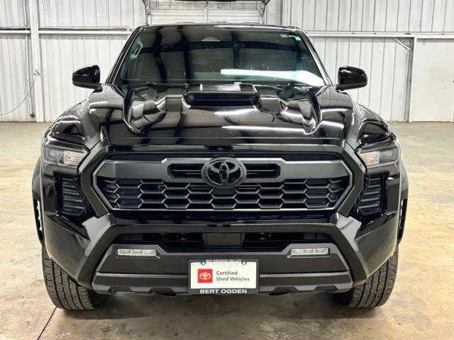 Used 2025 BLACK Toyota  image 2