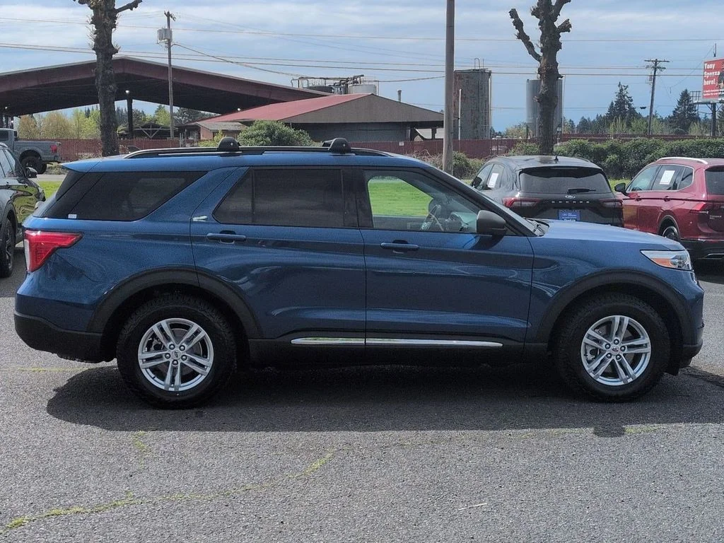 Used 2021 Blue Metallic Ford XLT image 6