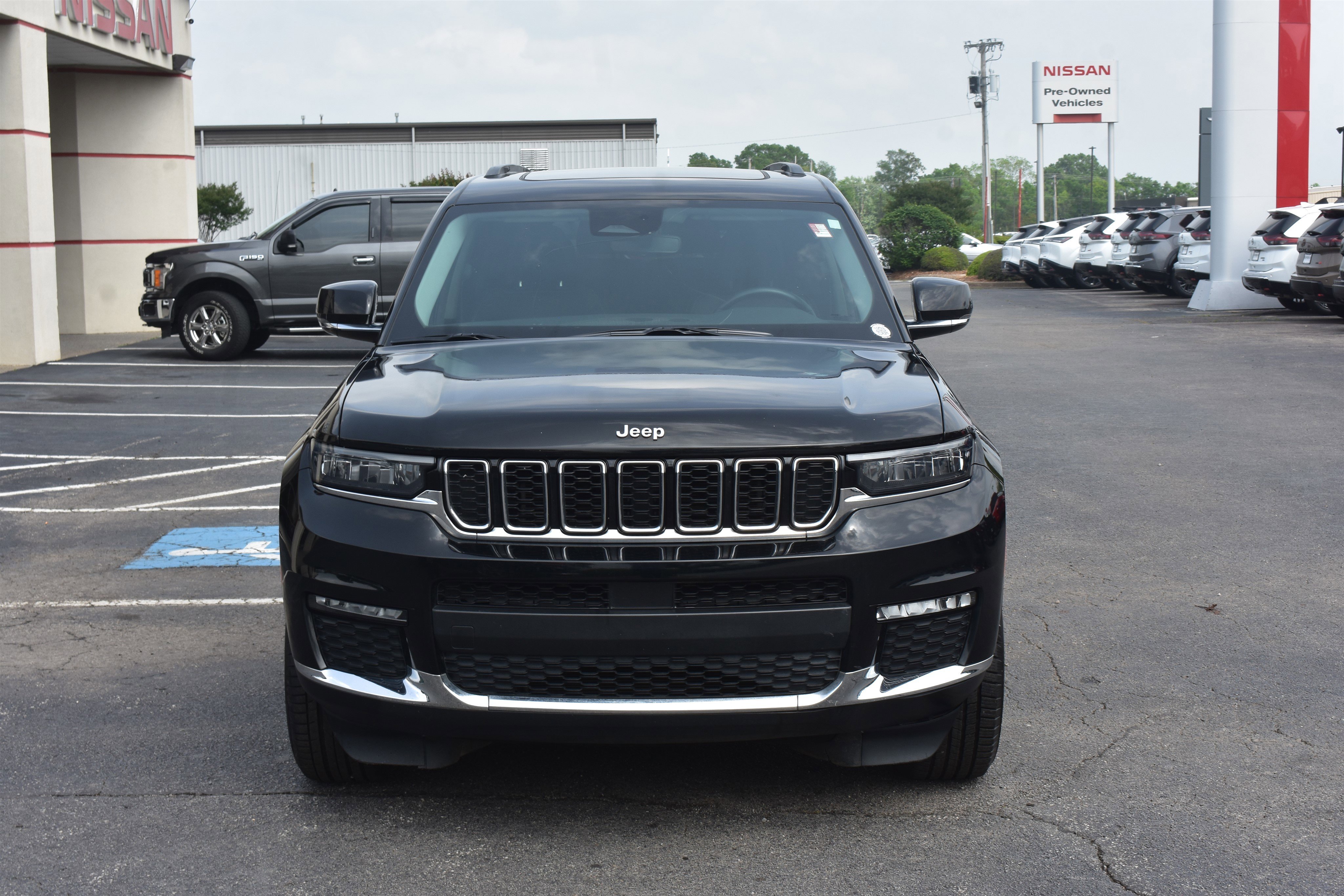 Used 2021 Diamond Black Crystal Pearlcoat Jeep Limited image 2