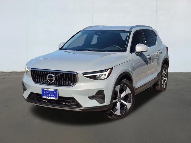 2024 Volvo XC40 Core