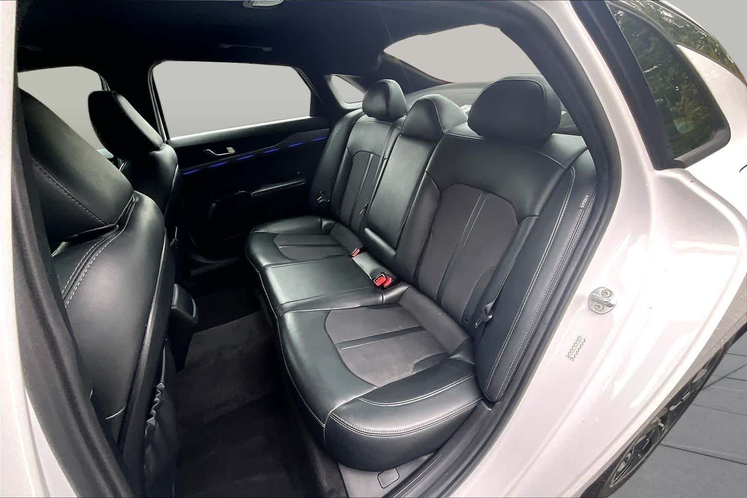 Used 2022 Glacial White Pearl Kia GT-Line image 20