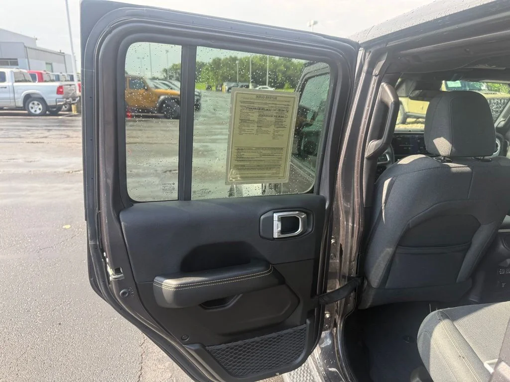 Used 2025 Gray Jeep Sahara 4xe image 35