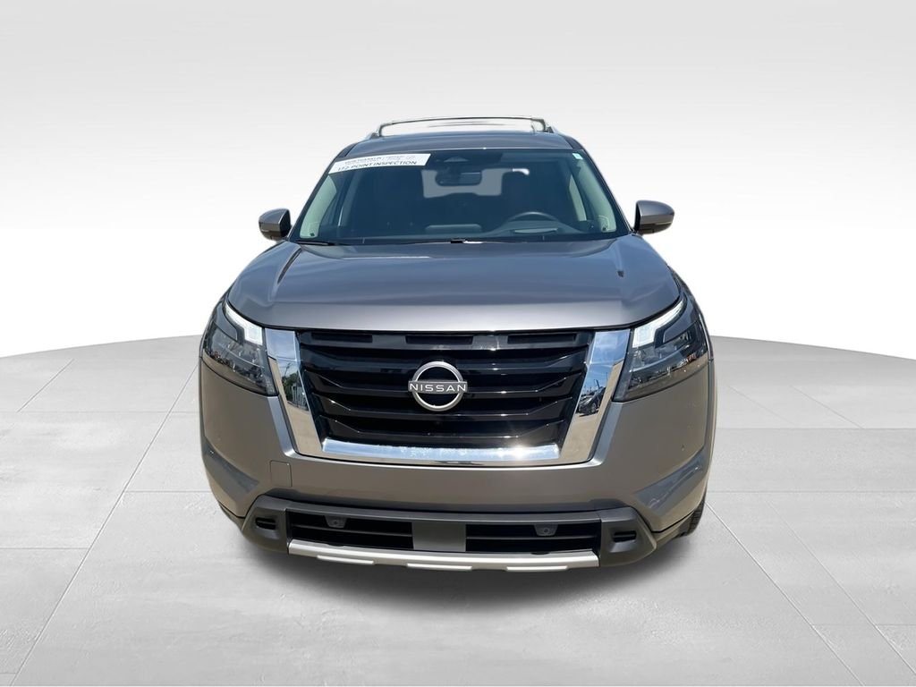 Used 2025 Gray Nissan Platinum image 4