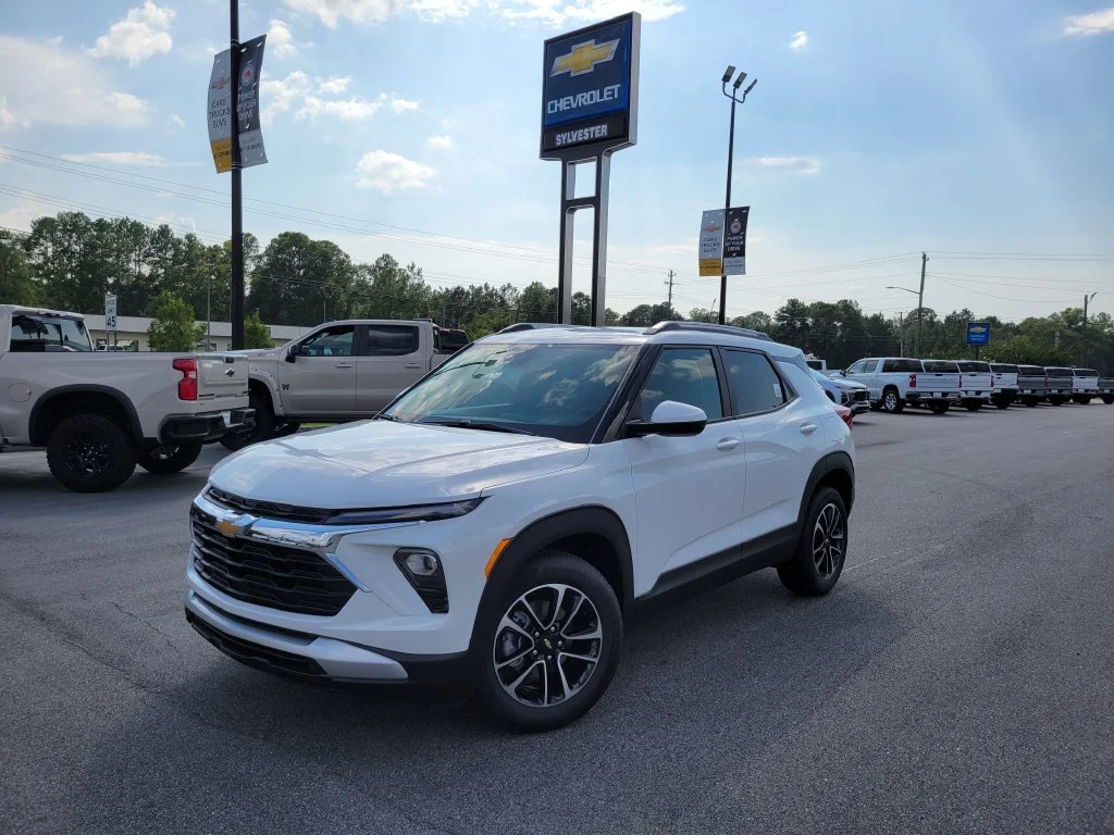 New 2026 Summit White Chevrolet LT image 2