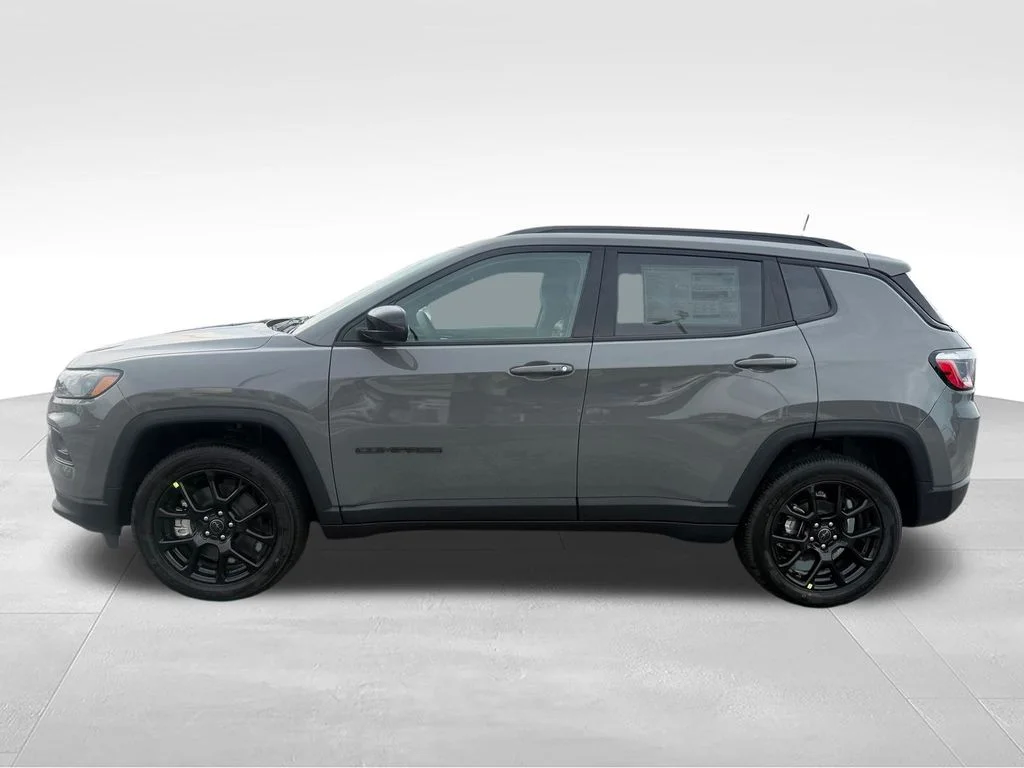 New 2026 Sting-Gray Clearcoat Jeep Latitude image 2