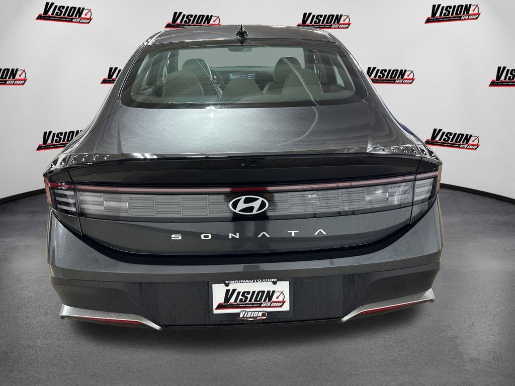 New 2026 Gray Hyundai SE image 4