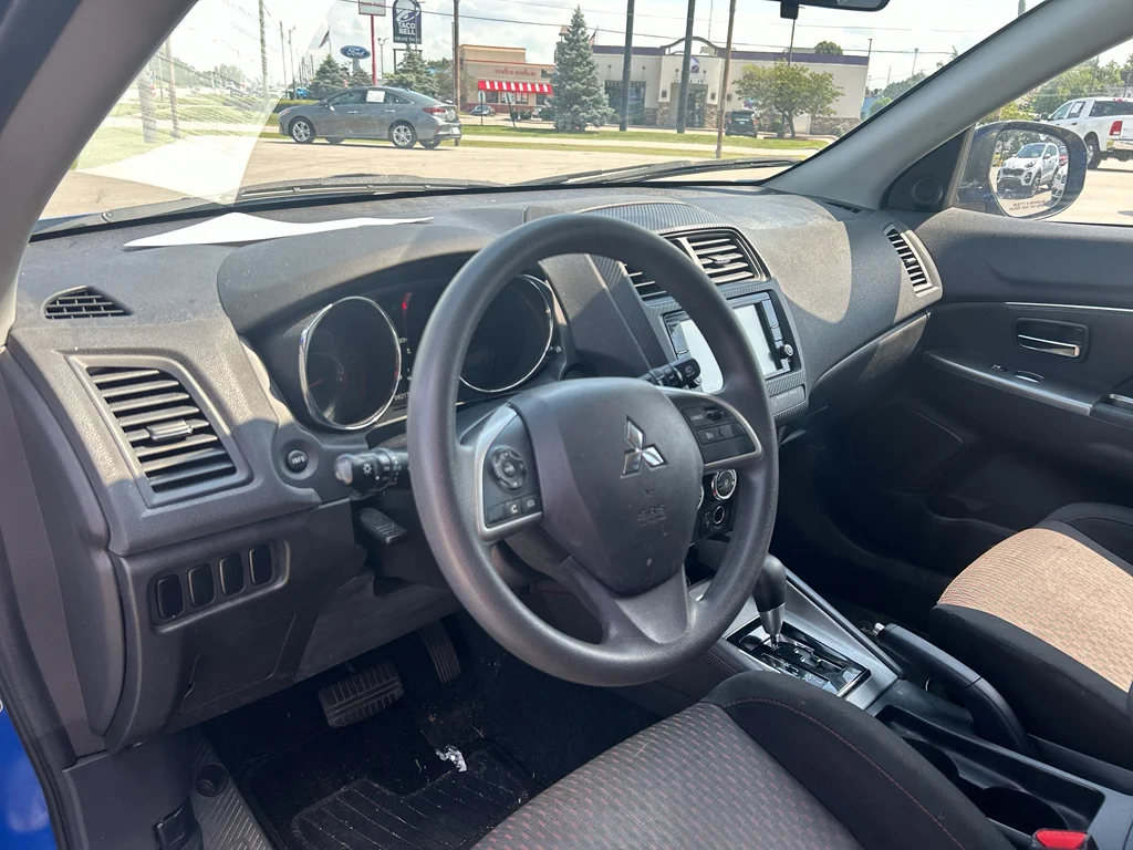 Used 2018 Octane Blue Metallic Mitsubishi ES 2.0 image 16