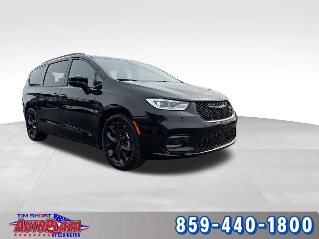 Used 2025 Black Chrysler Limited image 8
