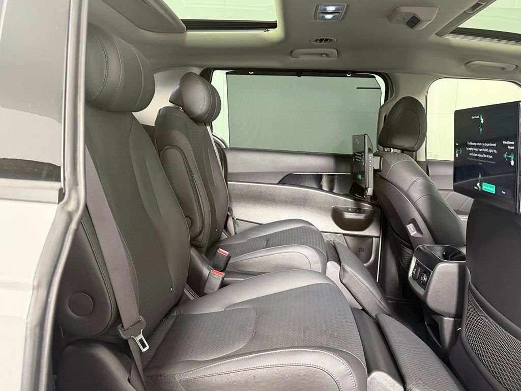 Used 2025 White Kia SX Prestige image 24
