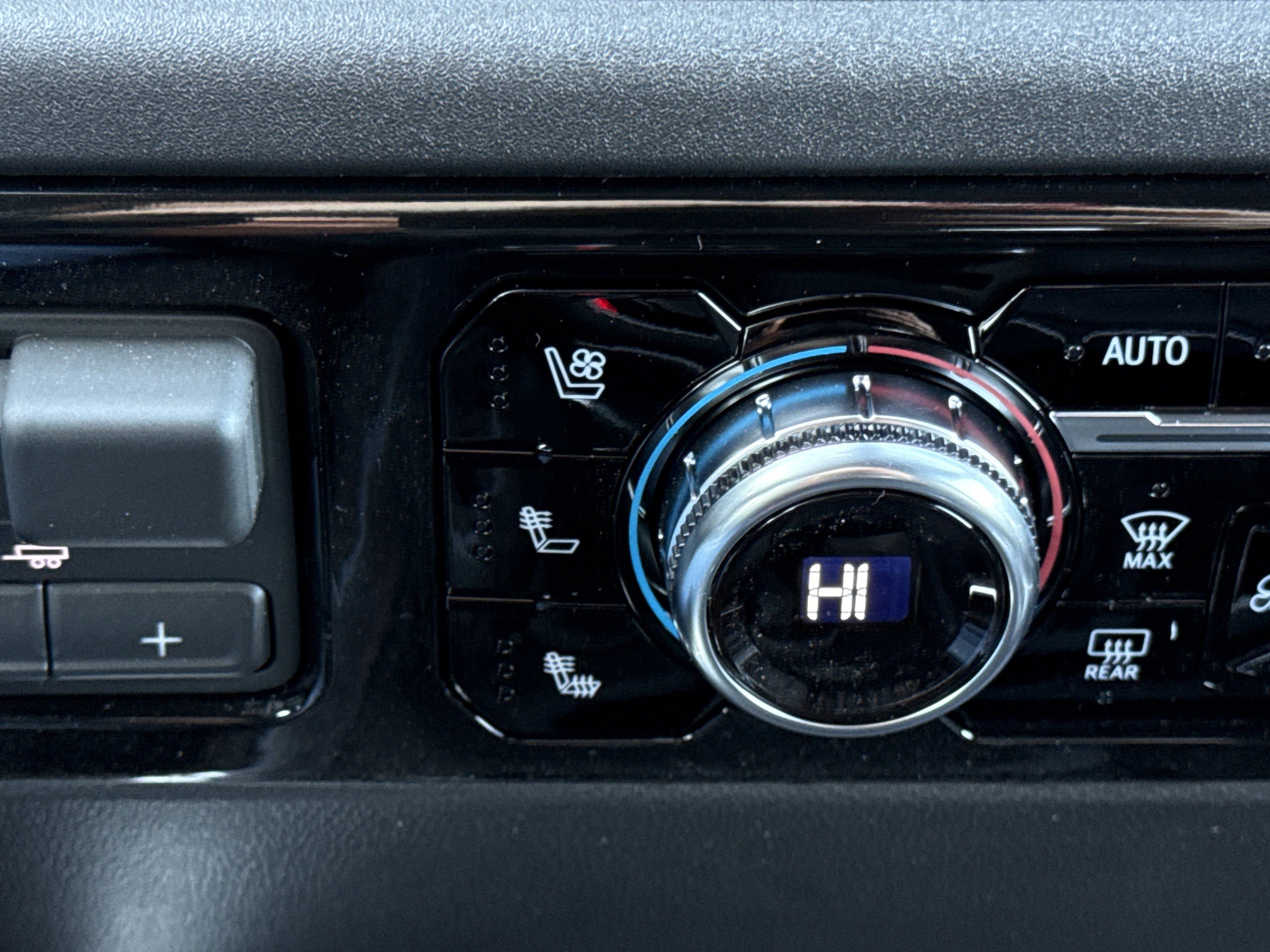 2026 GMC Sierra 1500 SLT - Photo 21