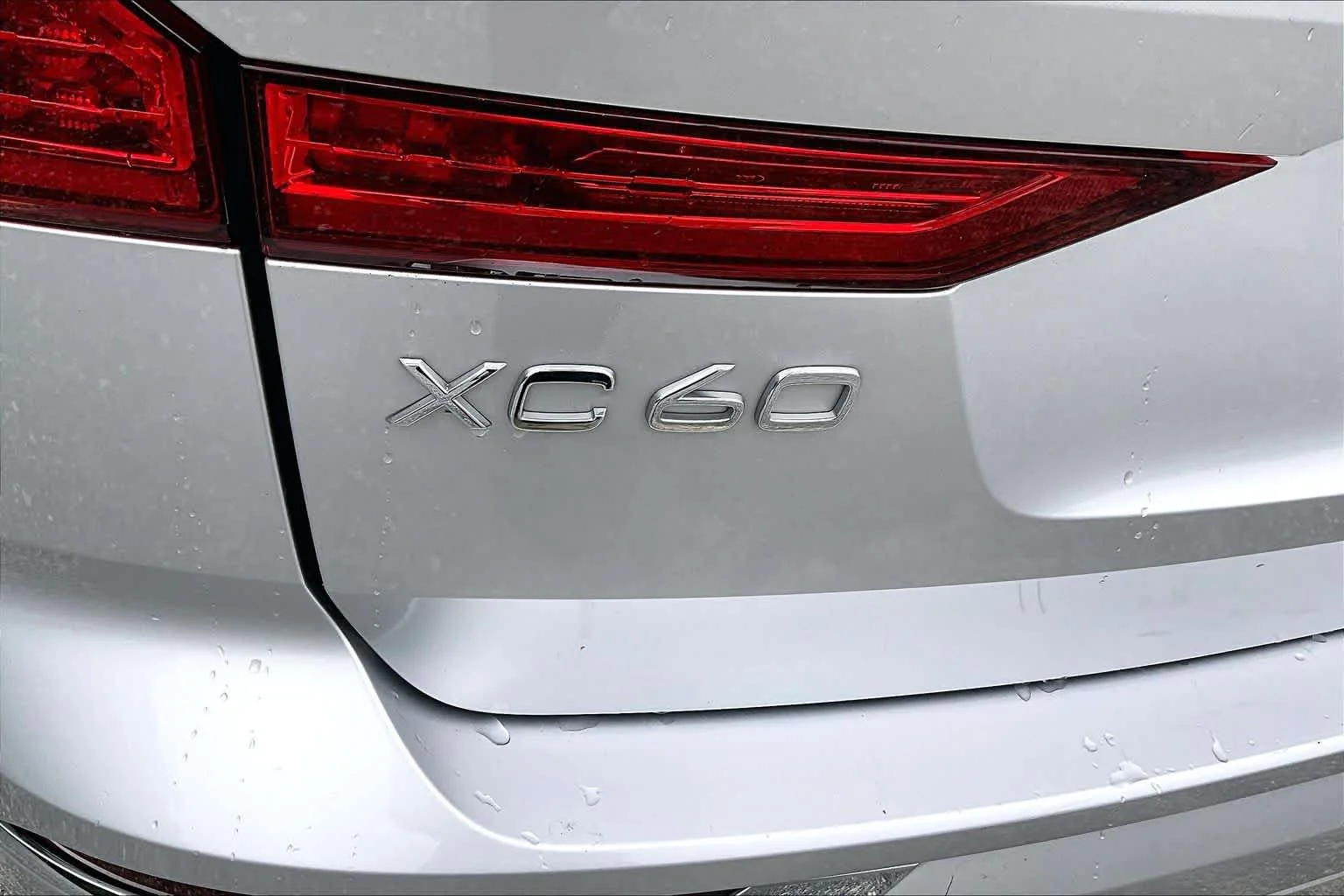 Used 2019 Bright Silver Metallic Volvo Inscription image 10