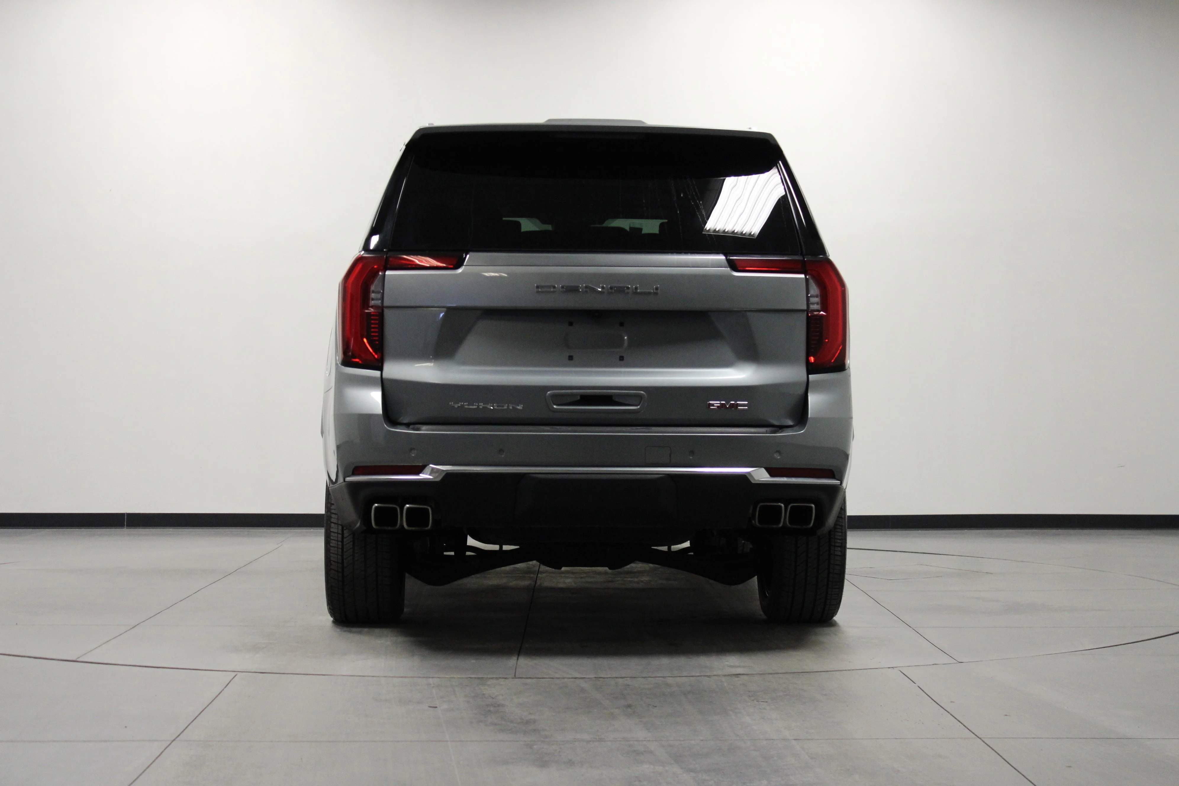 Used 2025 Sterling Metallic GMC Denali image 5