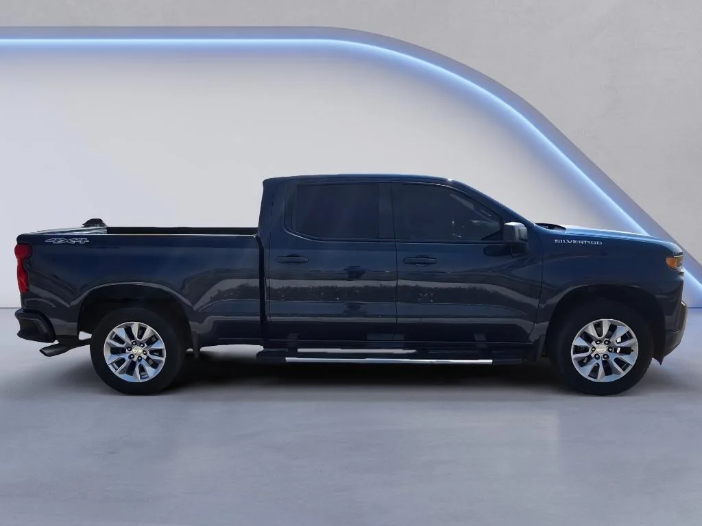 Used 2019 Northsky Blue Metallic Chevrolet Custom image 6