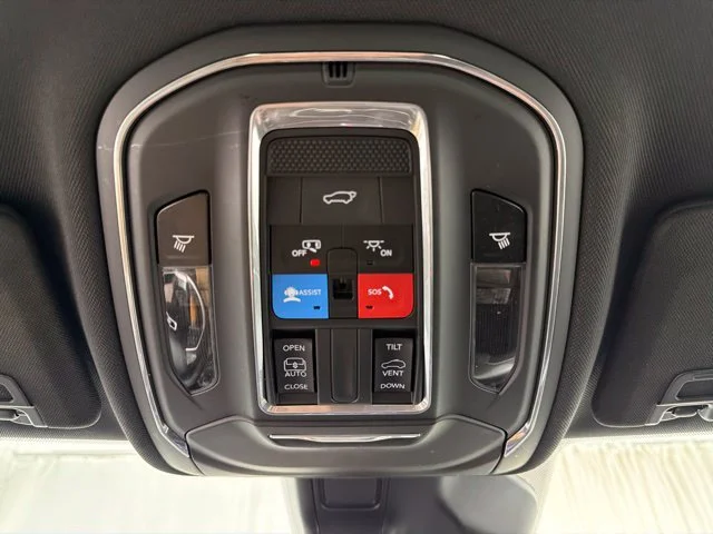 Used 2021 Black Jeep Altitude image 22