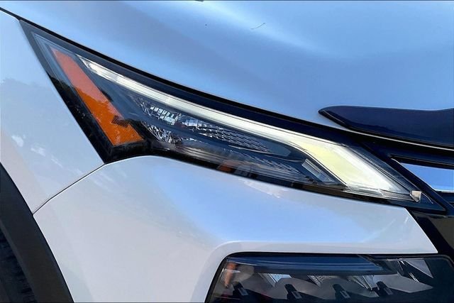 Used 2024 White Nissan SL image 27