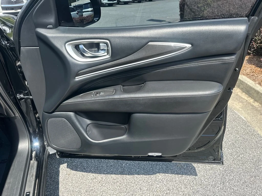 Used 2020 Black INFINITI LUXE image 12