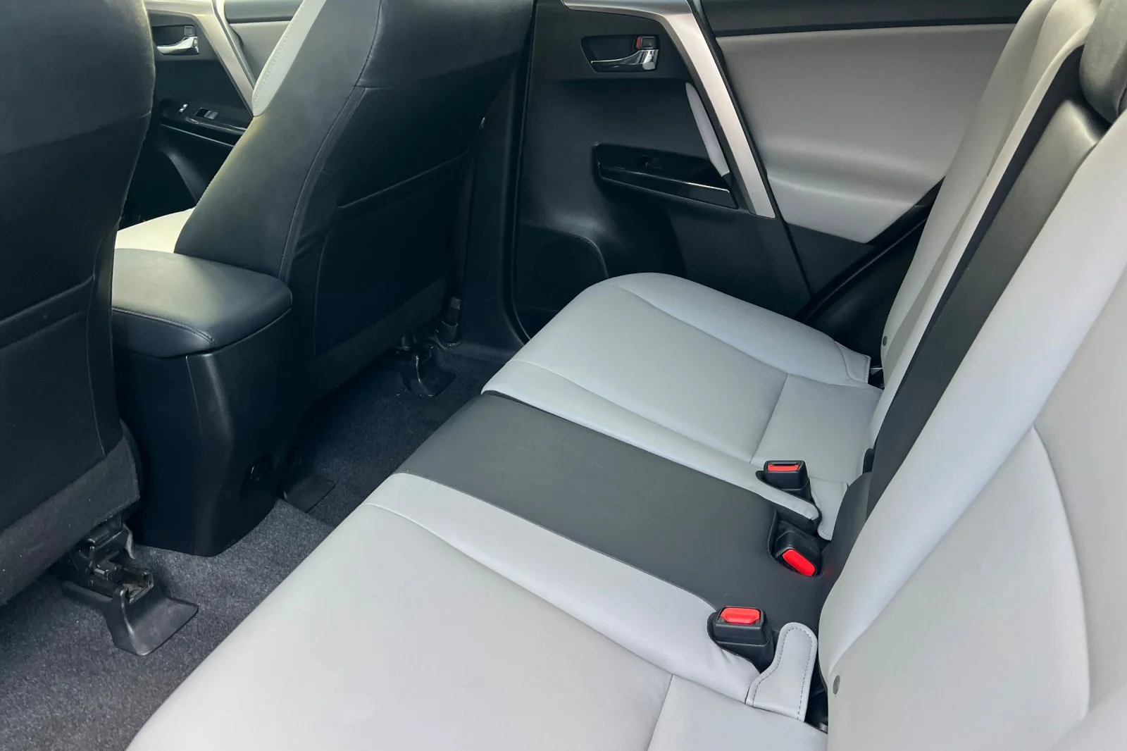 Used 2018 Silver Sky Metallic Toyota Limited image 12