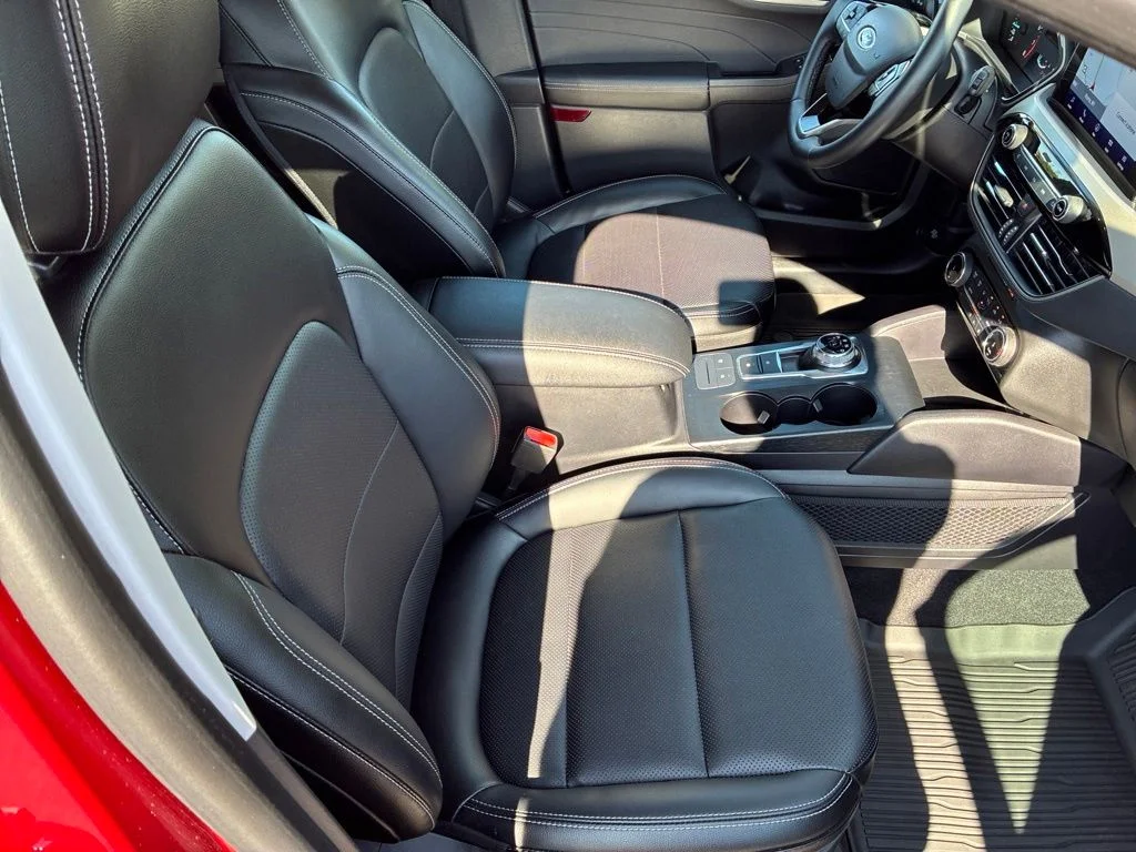 Used 2022 Red Ford SEL image 43