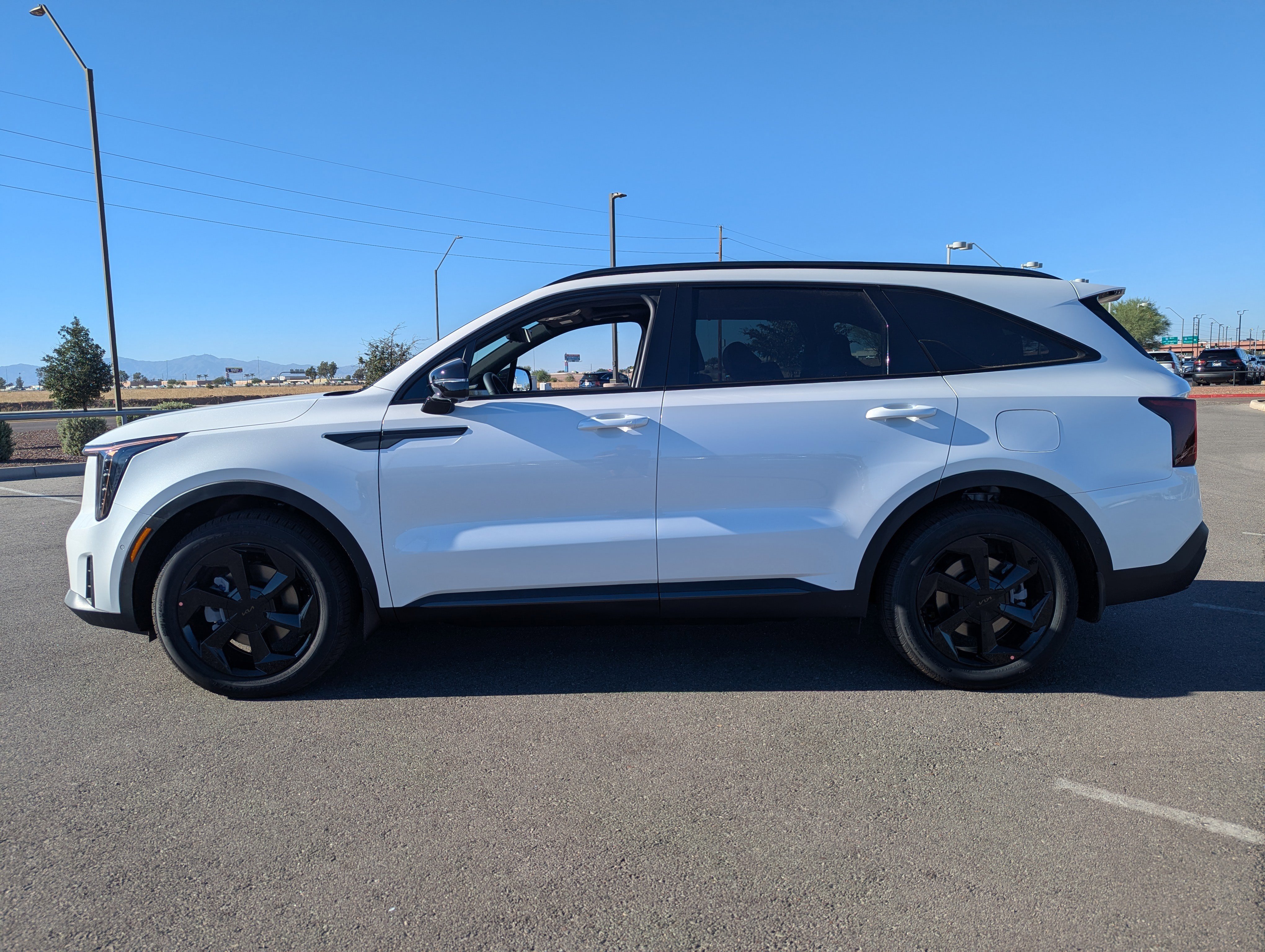 New 2026 Snow White Pearl Kia X-Line SX Prestige AWD image 2